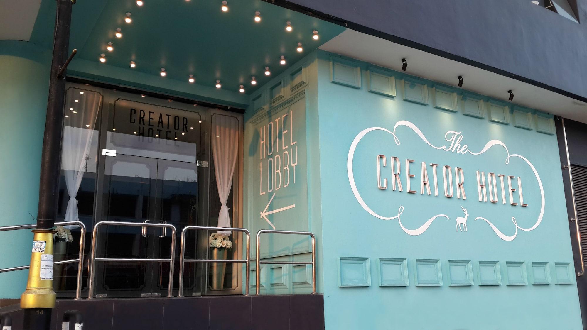 Creator Hotel Kulai Esterno foto