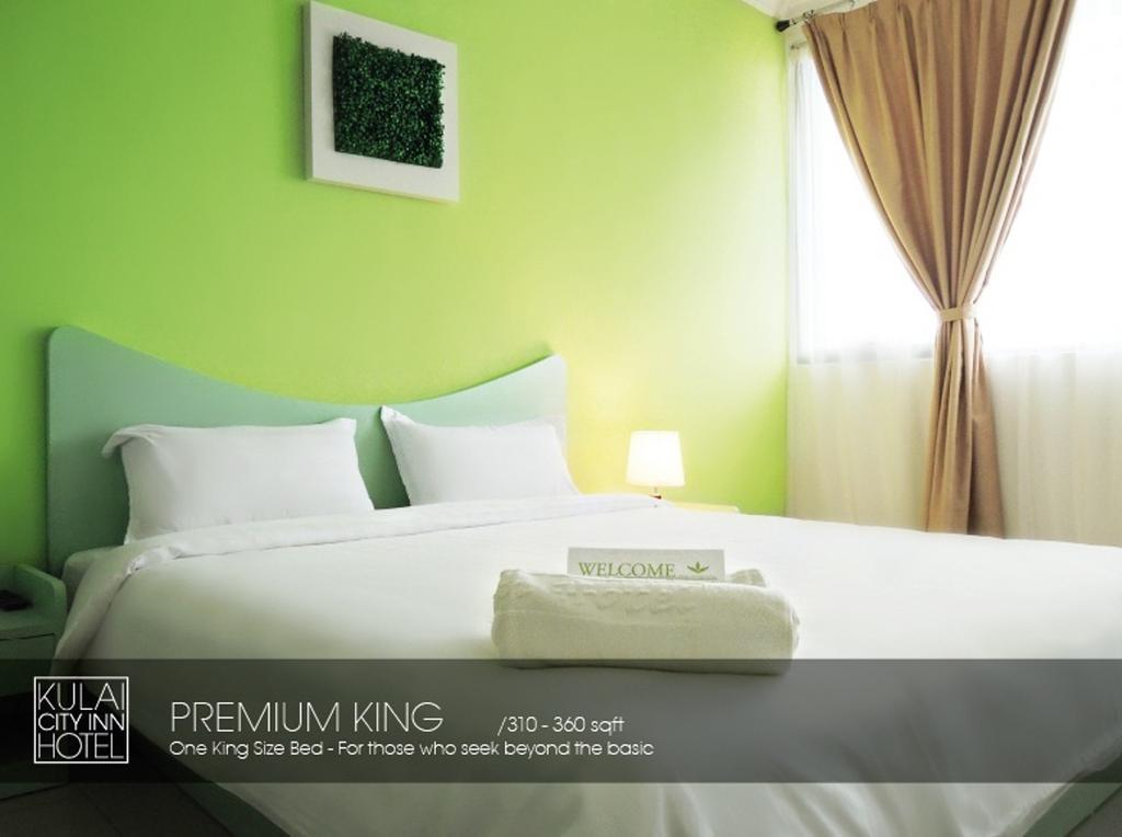 Creator Hotel Kulai Esterno foto